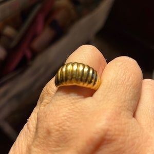 18k gold Italian dome ring size 7
